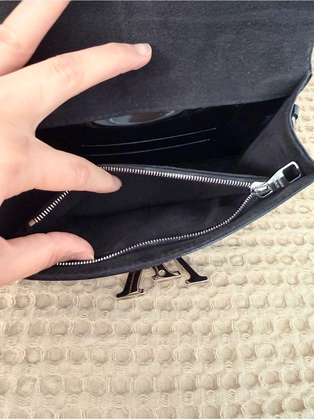 Louis Vuitton Black Epi Leather Crossbody Bag - Picture 5 of 16